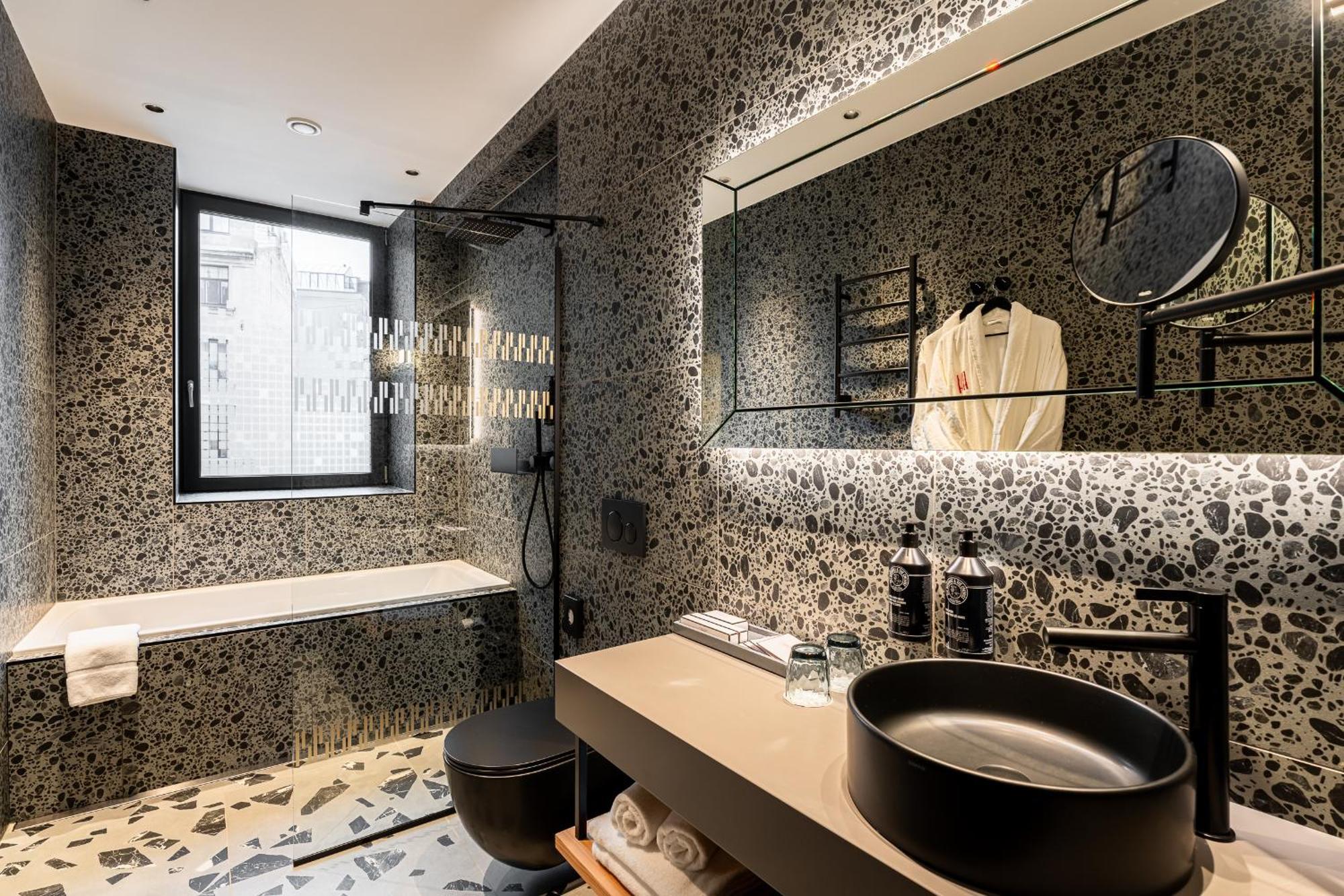 Aston Hotel 4*